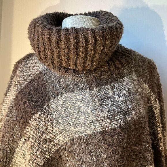 Boucle turtleneck plaid poncho pullover. Autumn, renfaire, house of the dragon! - Picture 6 of 9